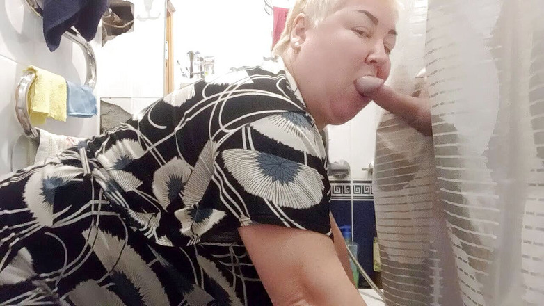 Zona901: Gör en avsugning i badrummet.