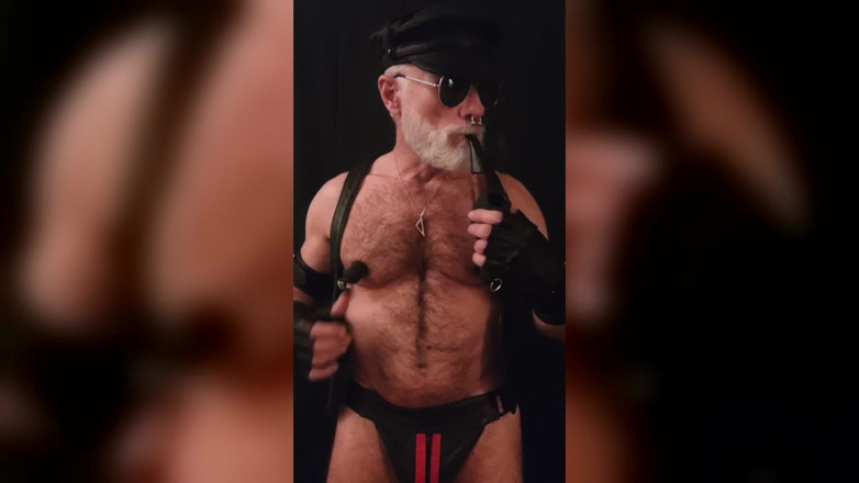 MusclesCigarsFFPig: Pipedad Is a Nipple Pig