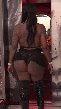 Awek eboni seksi Gogo meletakkannya di Dhh