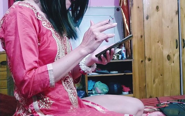 Bolly Karma: Quente milf recebe fumaça antes de chupar pau