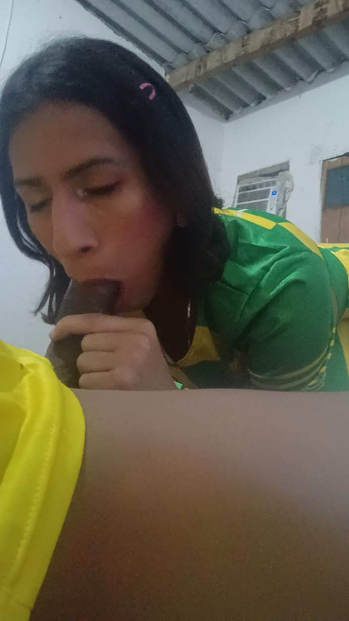 Femboy from Colombia: Bu Trans Kız Geri Döndü ve Her Şeyini Verdi