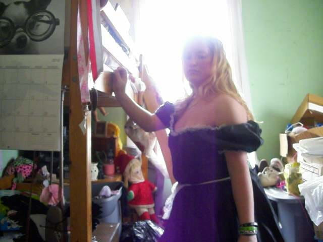 Foxy Roxy 69: Maid Strip Tease