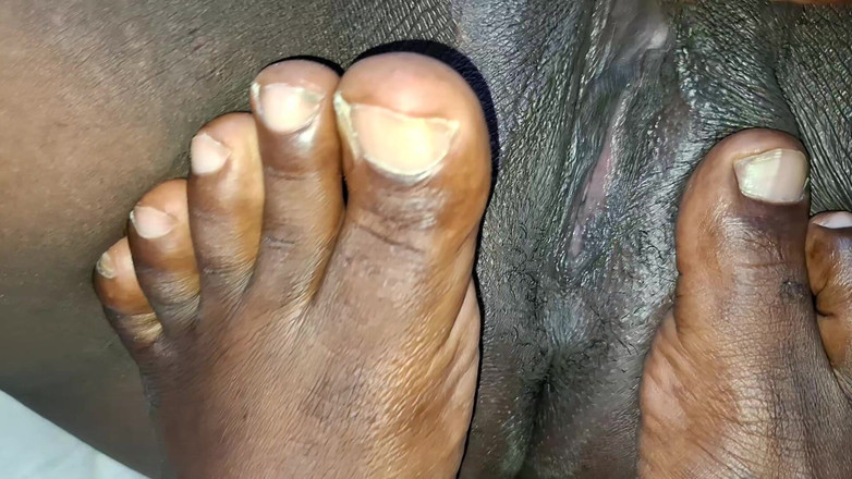 BMCs: Aku lagi asik fingering memek bejatku sampai muncrat