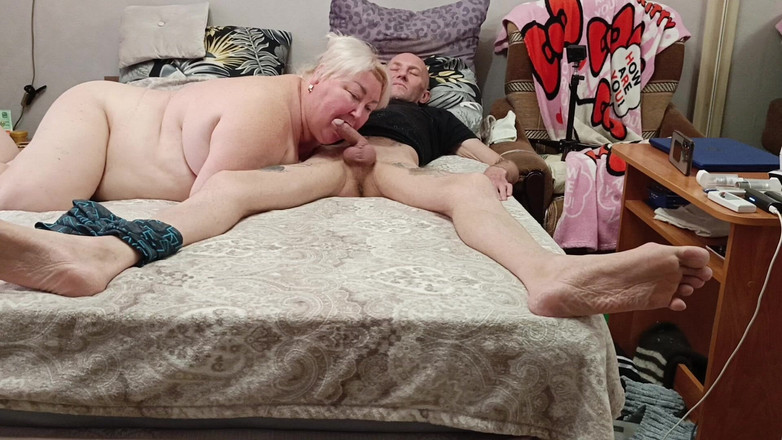 Zona901: 창녀처럼 자지를 빨고 내 정액을 삼키는 새엄마