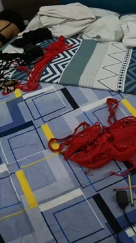 Jak mluvit s roztomilou latinskoamerickou MILF děvkou, která mluví málo anglicky a chce zkusit na Různé žhavé sexy lingeries pro U