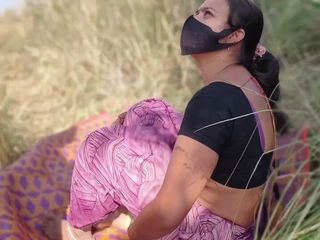 Fuckkkker: Une demi-sœur inocente fait un vlog en hindi à la ferme,...