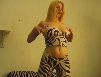 Flash Model Amateurs: Big Titted Blonde Is Posing for the Camera ...