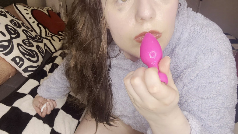 spankme2001: Probando mi nuevo plug trasero vibrante (más culo de bonificación para...