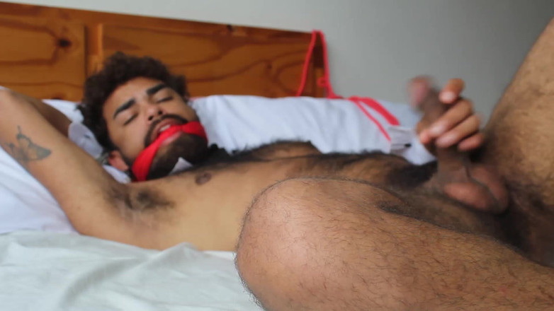 Brazilian guys gagged: Un iepuraș fierbinte în pericol (5 septembrie)!