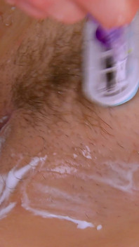 Kamilla Kaboose - the Razor's Edge Pussy Shaving
