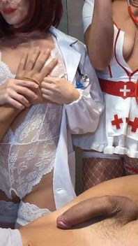 Trio FFM - Un Médecin Et Une Infirmière Font Jouir Un Patient Malade