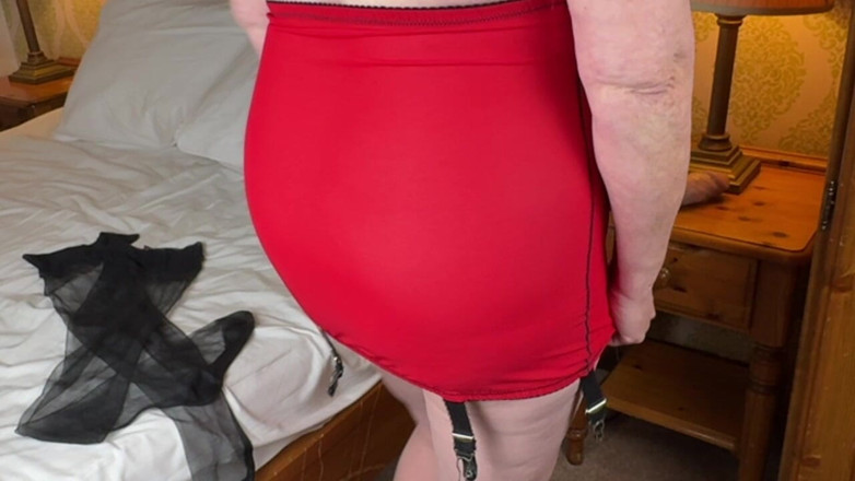 Aunty Sandra vintage girdle queen: Tante Sandra, Roter Hüftgürtel &amp; Klassische Strümpfe Vgq53