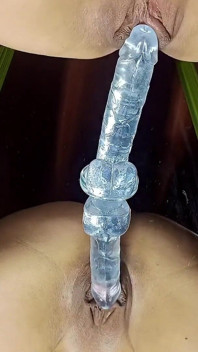 Jag knullar spegeln med min stora saftiga vagina