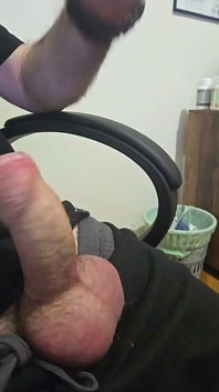 Belle Masturbation Au Bureau Et Il Y a Tellement De Sperme Chaud