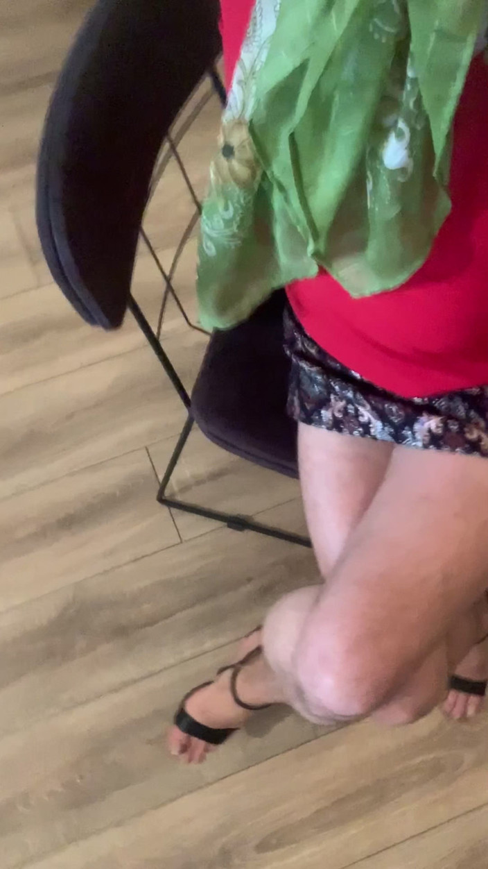 cd_aysemmm: 피자 배달 소년의 자지를 빨아