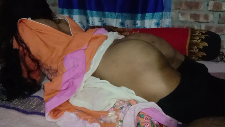 Deshi women: Sexo por primera vez mi novia de la universidad viene...