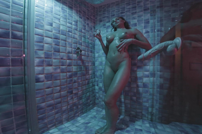 VR Bananas: Monica miluje sex ve sprše