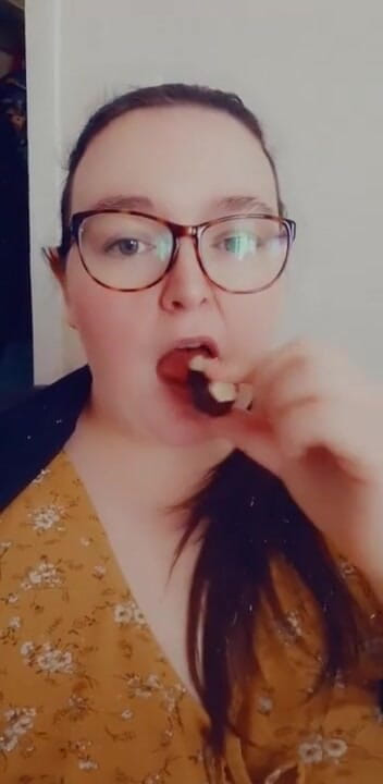 SSBBWLadyBrads: Ich esse diesen donut für dich