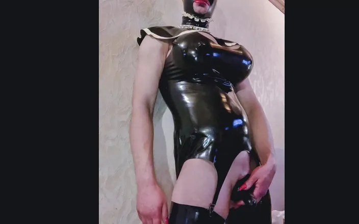 Be Greedy: Latex Crossdresser Has Fun with the Fucking Machine
