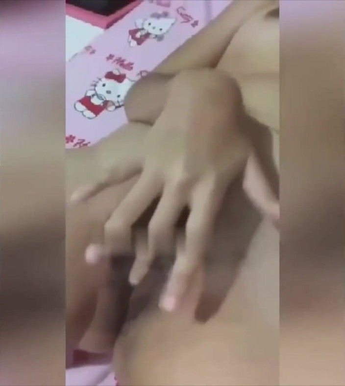 HottiePinayChic: สาวปินอยเซ็กซี่เล่นหีและยั่วเย็ด