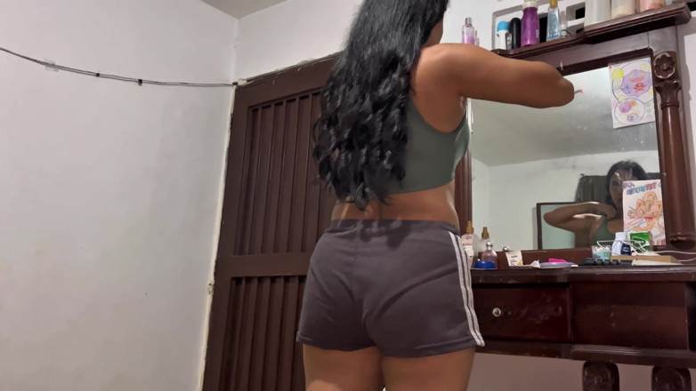 Gilversexy: Il fratellastro entra nella mia stanza e gli mostrò come...