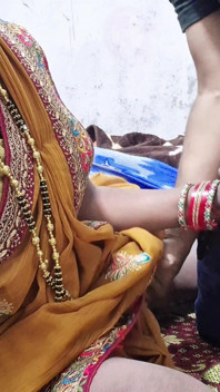 Hintli desi seksi yenge Taylandlı won kocasıyla sikişiyor