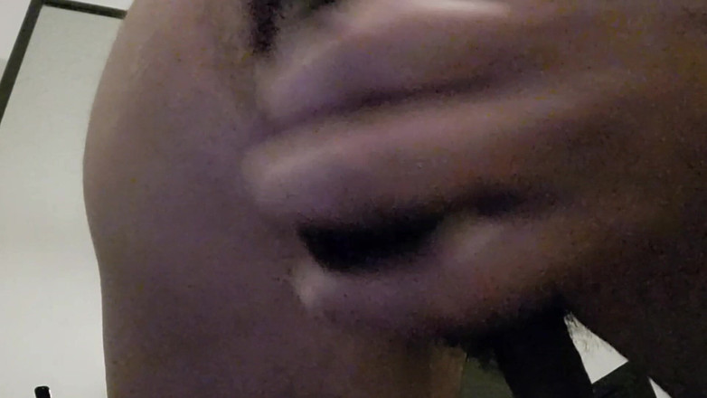 Damian Milk studio: Mă joc cu dildo-ul meu mare