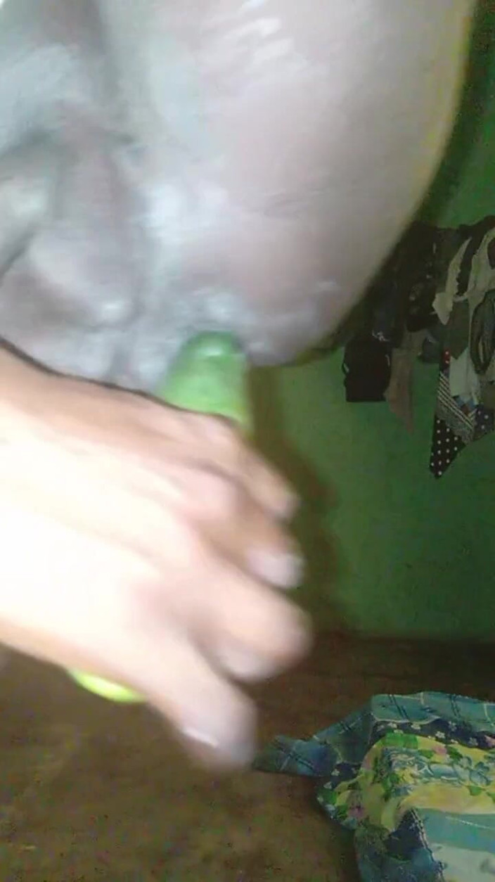 Badman4606: Sesso anale profondo con un grosso cetriolo