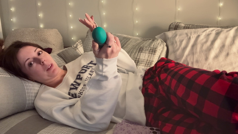 Nadia Foxx: Meia-irmã recebe seu brinquedo de volta e o usa para...