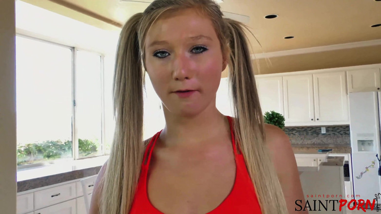 SaintPorn: Blonda sexy este futută cu degetul, futută tare și umplută adânc
