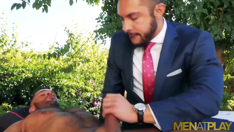 Menat Play: GIOCO di UOMINI muscoloso latino denis vega scopa seth santoro