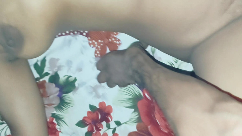 Nisha bhabhi ki chudai: Bhabhi šuká v hotelu s nevlastním synem