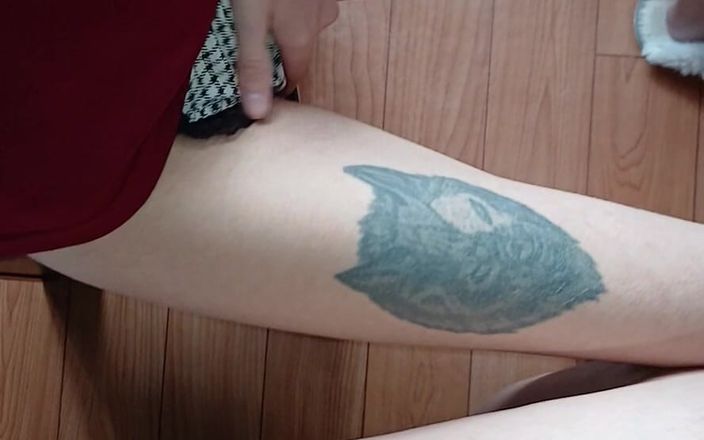 Lesbian-illusion: Моя одноклассница и я рискованно мастурбируют под столом в классе