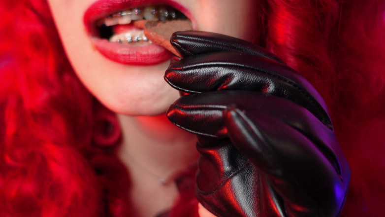 Arya Grander: ASMR eating food chocolate