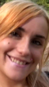 Loira Leyla Black com grandes mamas fode e dá Terry Reid um boquete