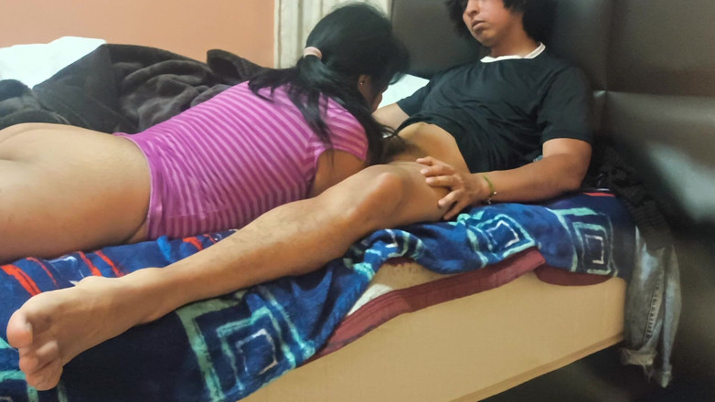 Moo DBOXXX: Dengan ibu mertua saya, dia suka menghisap zakar saya