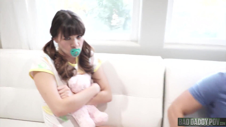 BadStepFamilyPov: Alison rey lagi asik seks threesome sama ayah tiri dan...