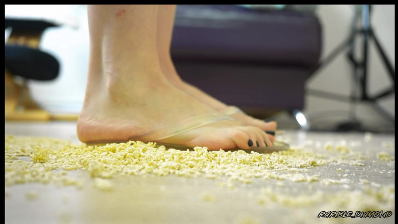 Rarible Diamond: Sexy Füße ramens, zermalmen in klaren flip-flops, benutzerdefinierte
