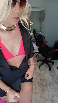Inizia con un filo molto piccolo e termina con lui che sulla mia coscia