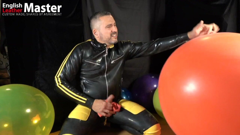 EnglishLeathermaster: Looning Balloon Play No Pop Then Pops