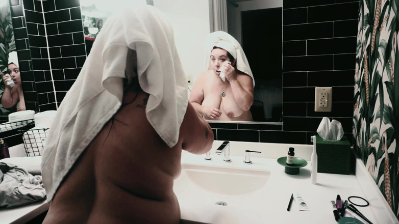 SexyNEBBW: Bathtub getting ready for the day