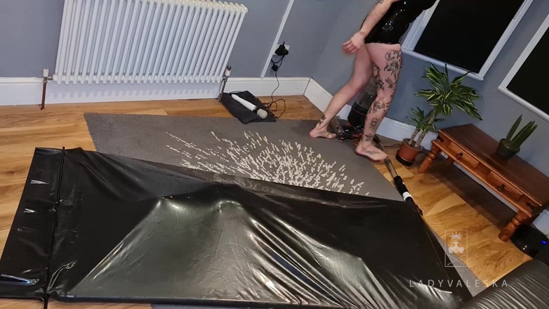 Lady Valeska: Sub-mädchen in meinem vac-bett geheckt