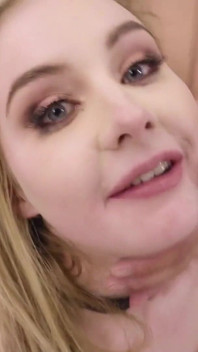 Petite Britânica Loira Bebê Gatinho Leva Um Pau Monstro Na Bunda Apertada