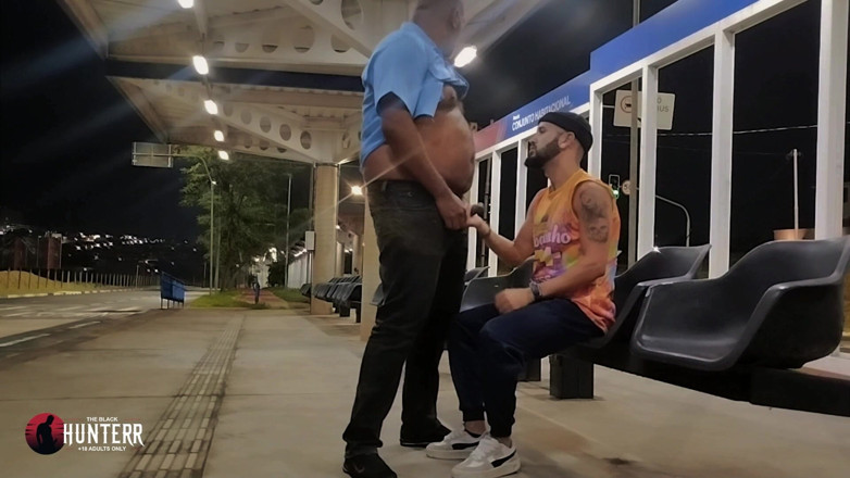 TheBlacKHunterr: Pegação No Ponto De Ônibus Motorista E Passageiro Vídeo 1