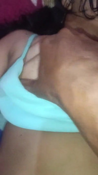 Tubuh teman wanita saya mengurut seks dubur dengan gaya doggy panas