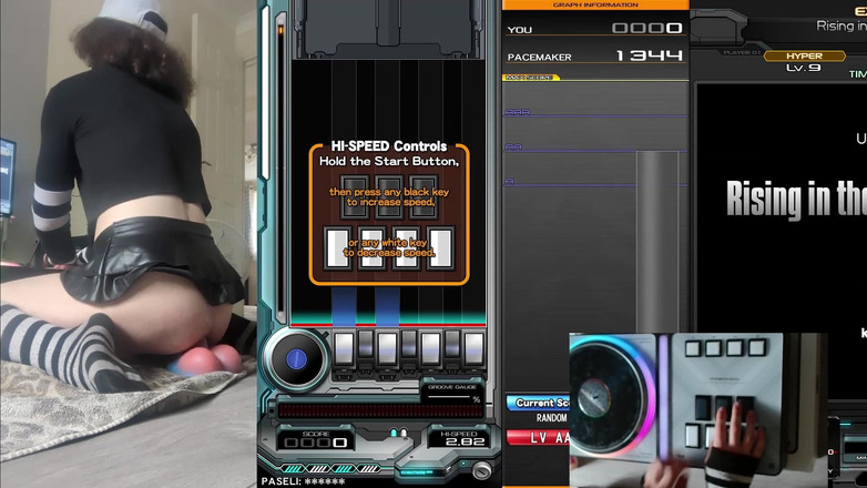 Rainbow Femboy: Femboy raine їздить в іграшках під час гри beatmania iidx