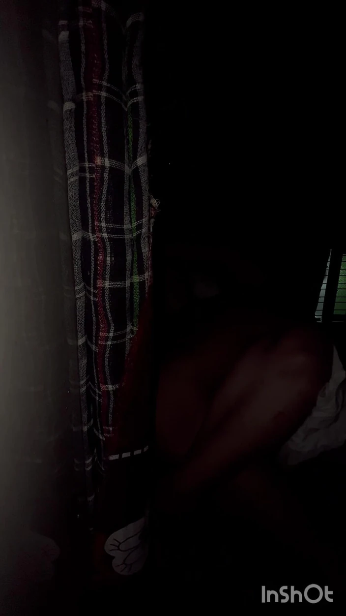 Rishi: Sir mar jaugi per favore bahar nikalo esko insegnante di...