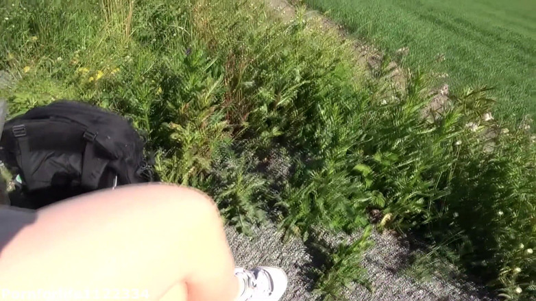 Pornforlife1122334: Fast wurde erwischt, beim fingern der sahnigen muschi von naiven...