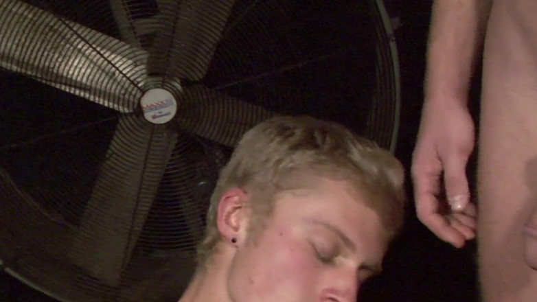 Recent amator bareback French porn: Cucá ho a bere džus do pusy