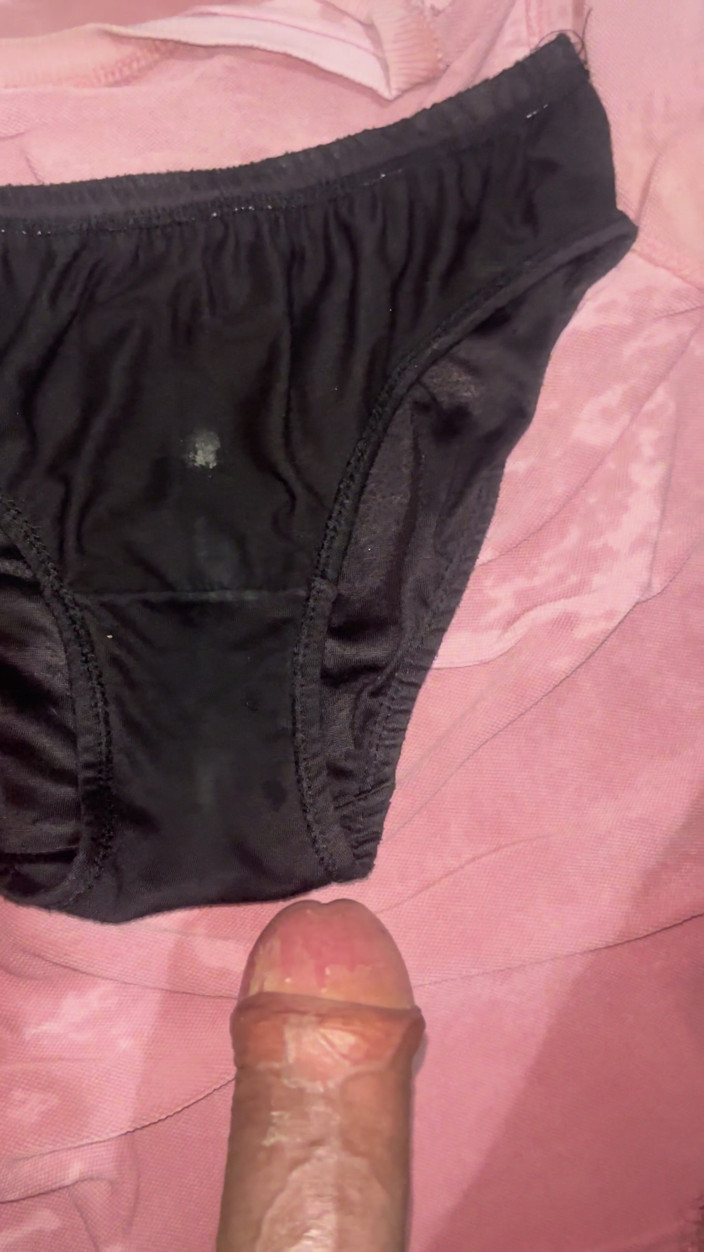 Cumlover35804: Smelly Dirty Dick and Jarek of Sheya’s Smelly Black Panties
